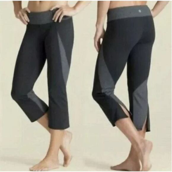 Athleta Ananda Split Capri Yoga Size XS Comfy Mid Rise Stretchy Leggings - Picture 1 of 9